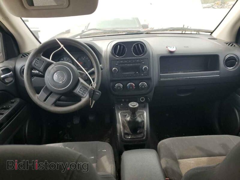 2011 Jeep COMPASS (VIN 1J4NT1FA1BD256656) — фото 8 из 12