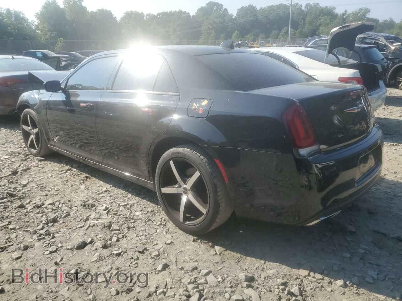 2019 CHRYSLER 300 - VIN: 2C3CCABG0KH682739 - Фото 2