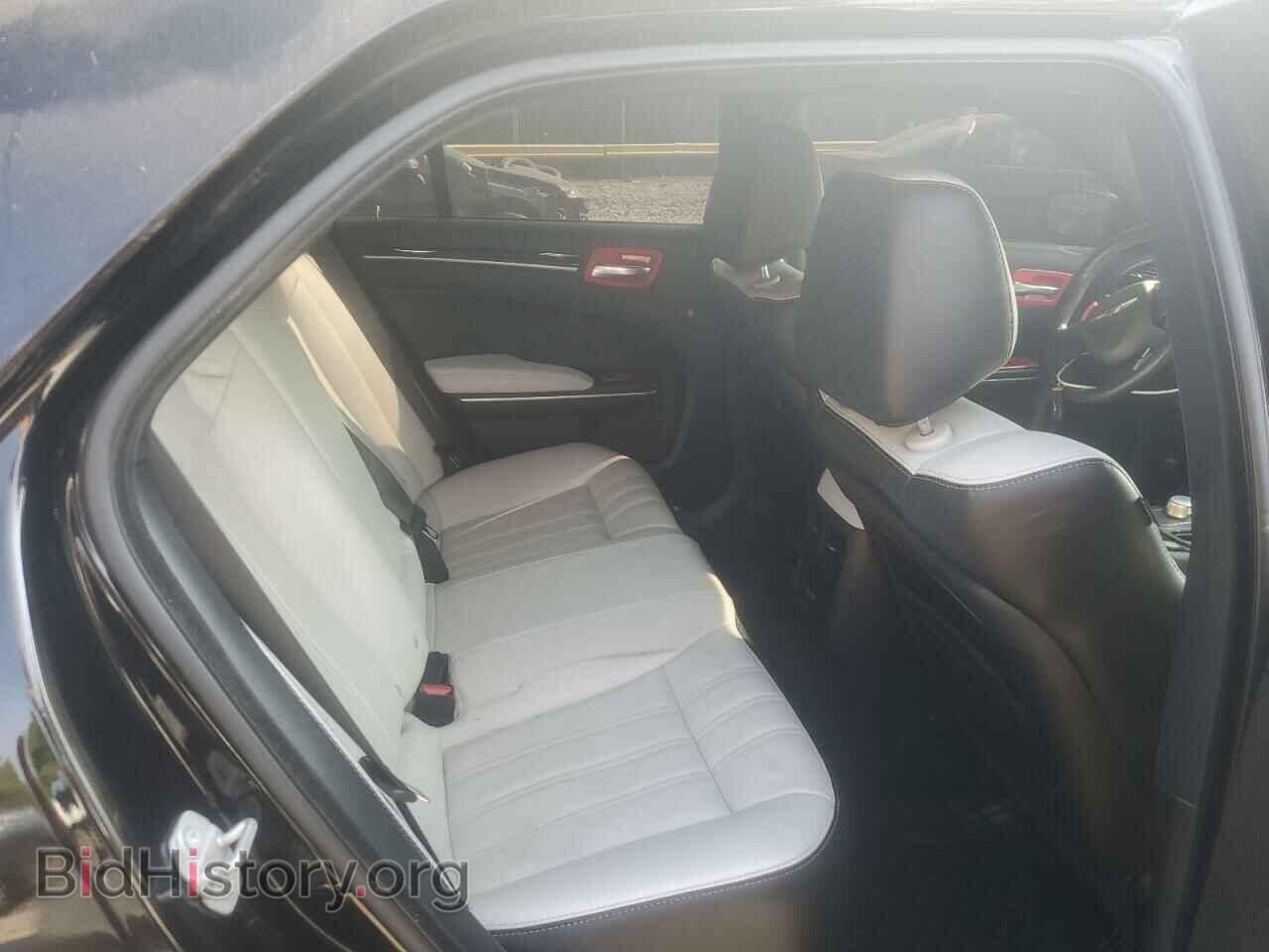 2019 CHRYSLER 300 - VIN: 2C3CCABG0KH682739 - Фото 10