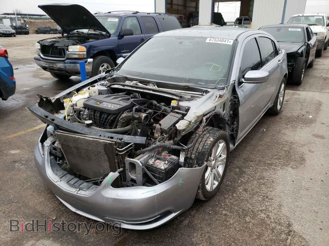 2013 CHRYSLER 200 - VIN: 1C3CCBBB5DN598193 - Фото 2