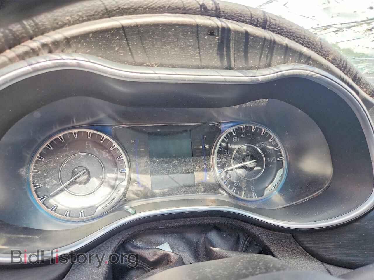 2016 Chrysler 200 (VIN 1C3CCCAB3GN175222) — photo 9 of 13