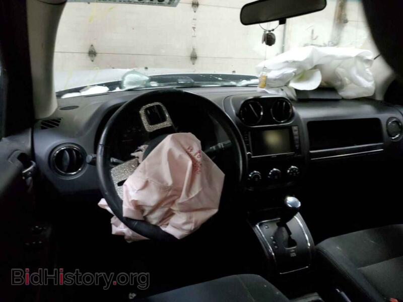 2011 Jeep COMPASS (VIN 1J4NT1FB2BD260756) — photo 8 of 13