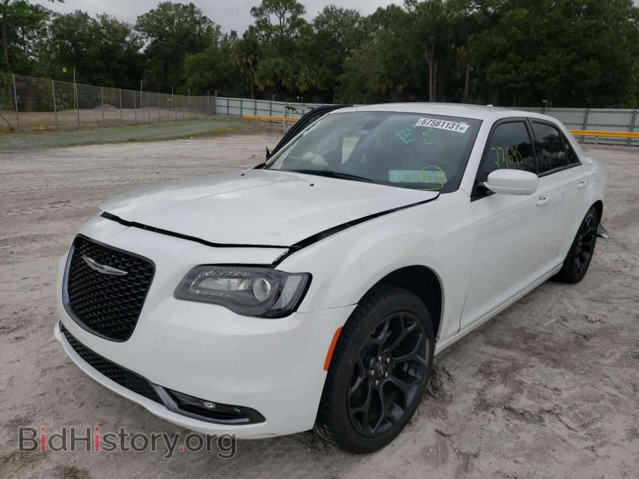 2019 CHRYSLER 300 - VIN: 2C3CCABG5KH538037 - Фото 2