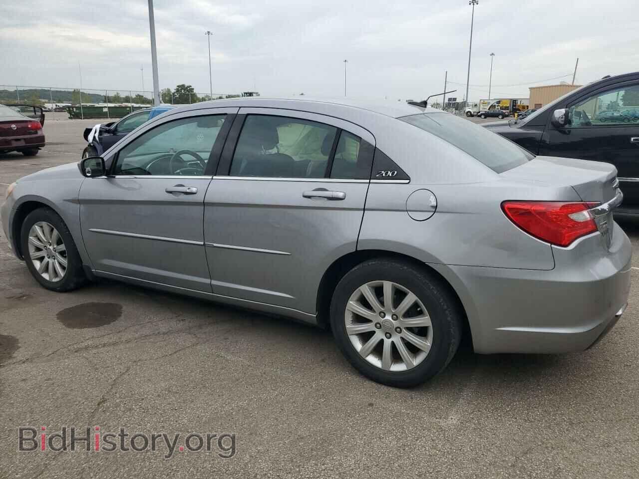 2013 CHRYSLER 200 - VIN: 1C3CCBBG2DN731701 - Фото 2