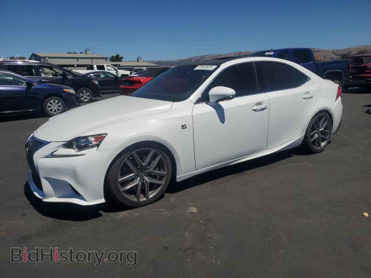 Photo JTHBE1D26G5028490 - LEXUS IS 2016