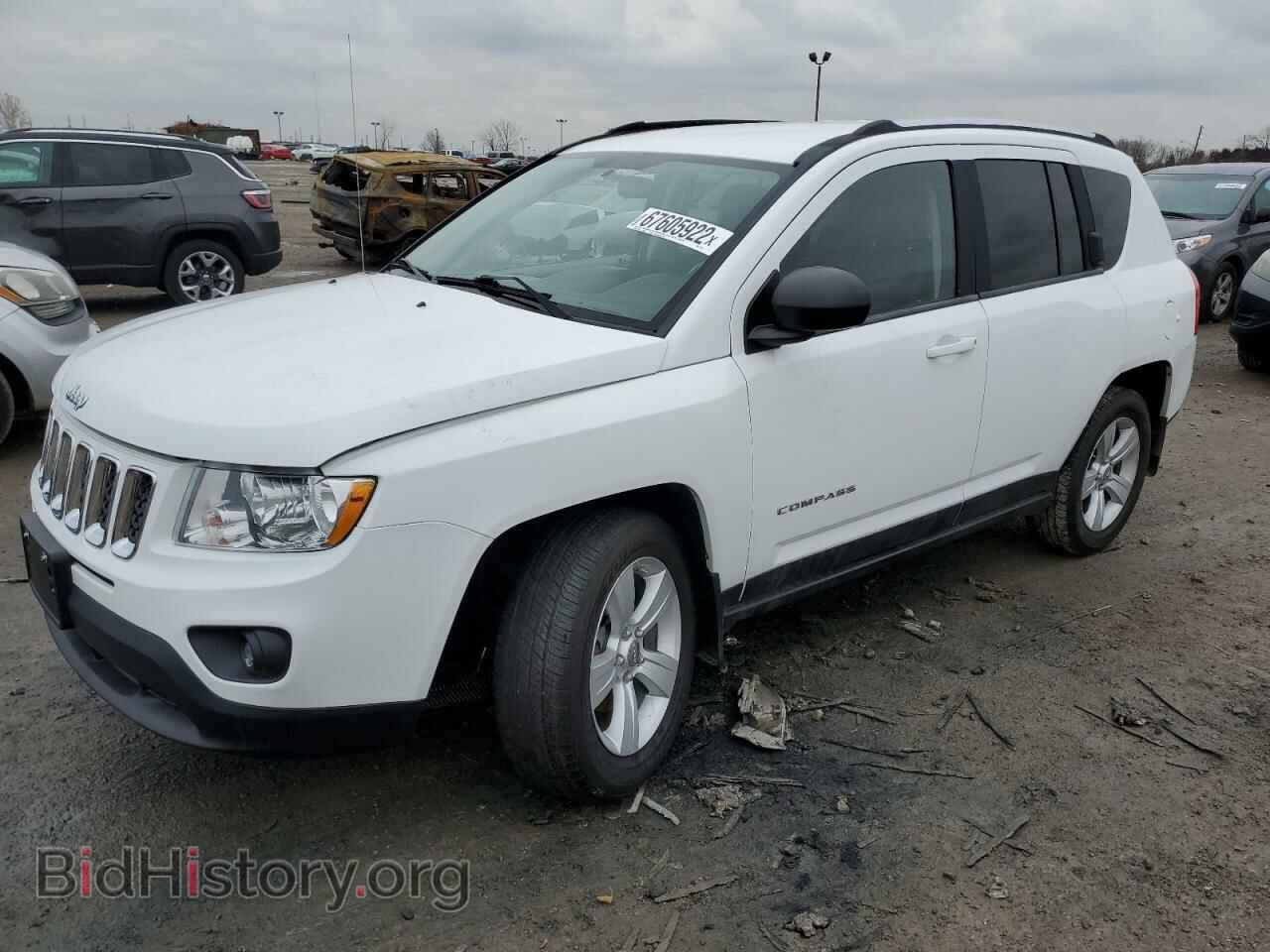 Photo 1J4NF1FB6BD251887 - JEEP COMPASS 2011