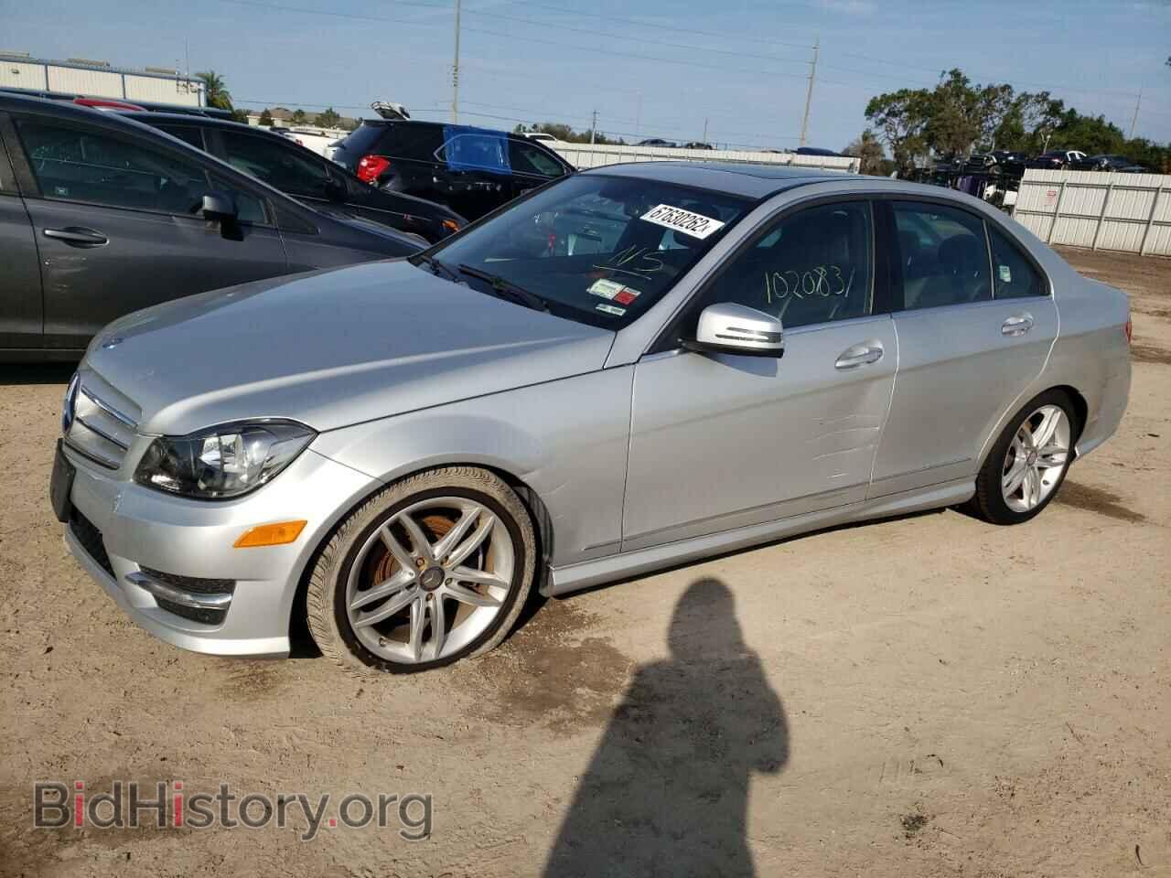 Photo WDDGF8BB2CR230378 - MERCEDES-BENZ C-CLASS 2012