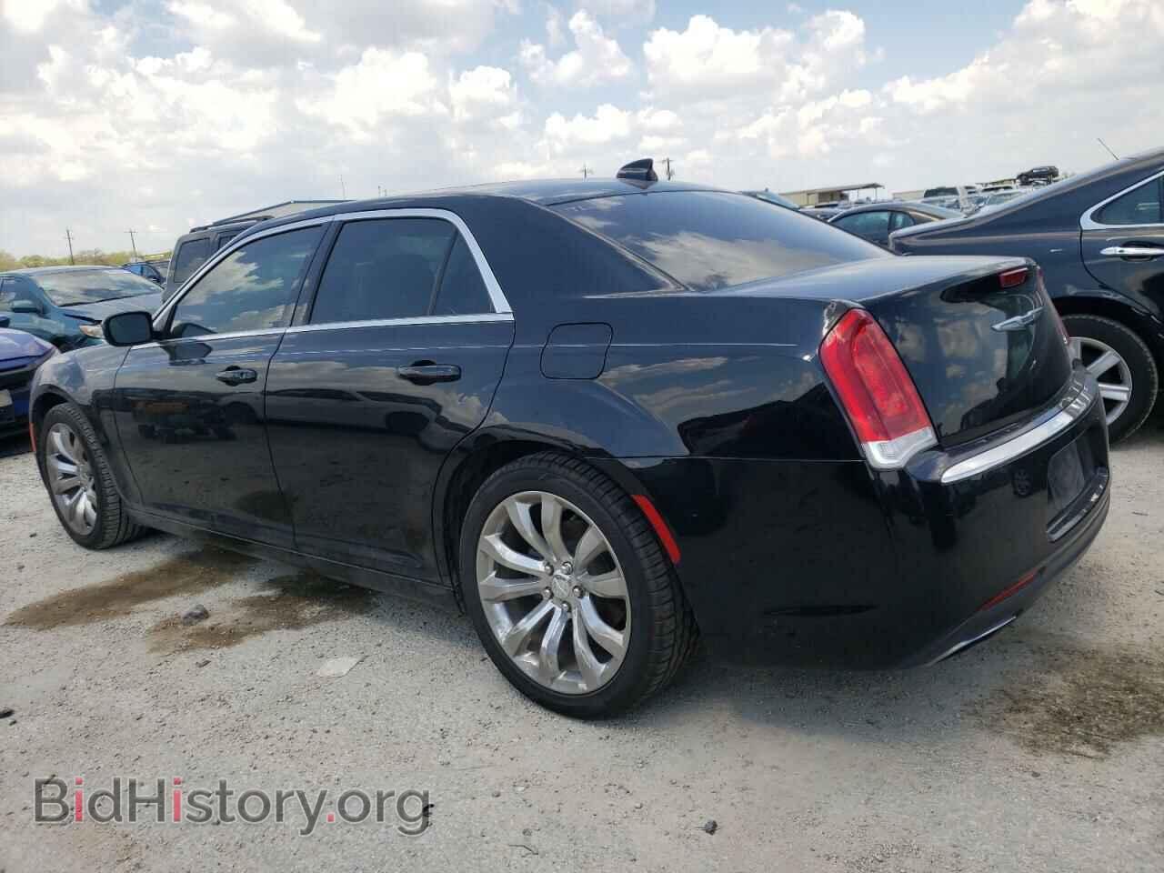 2017 CHRYSLER 300 - VIN: 2C3CCAAGXHH577586 - Фото 2