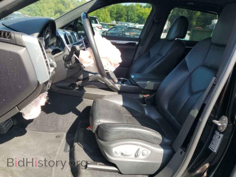 2016 Porsche CAYENNE (VIN WP1AA2A23GKA11861) — photo 7 of 13