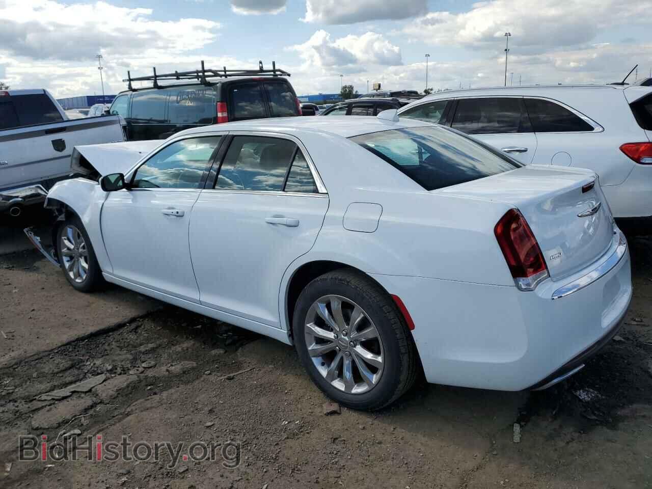 2017 CHRYSLER 300 - VIN: 2C3CCARG6HH512867 - Фото 2