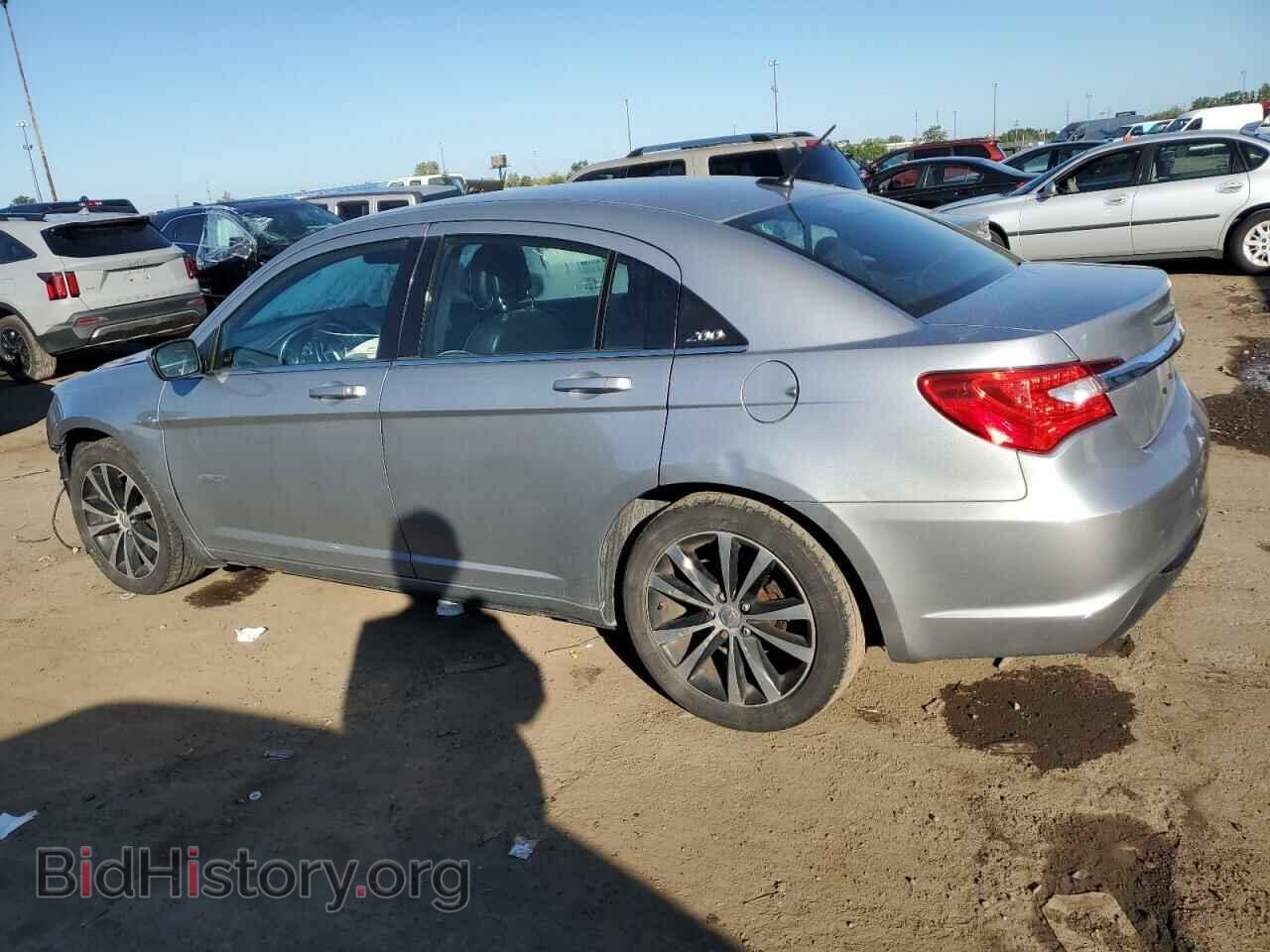 2013 CHRYSLER 200 - VIN: 1C3CCBCG3DN747016 - Фото 2
