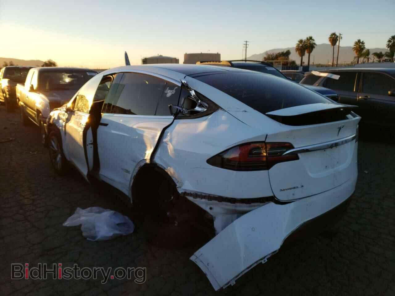 2016 TESLA MODEL X - VIN: 5YJXCBE2XGF017637 - Фото 2