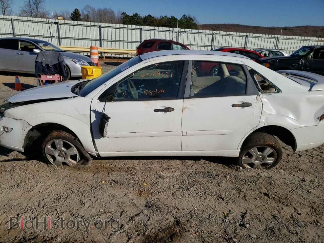 2007 FORD FOCUS - VIN: 1FAHP34N47W333739 - Фото 9