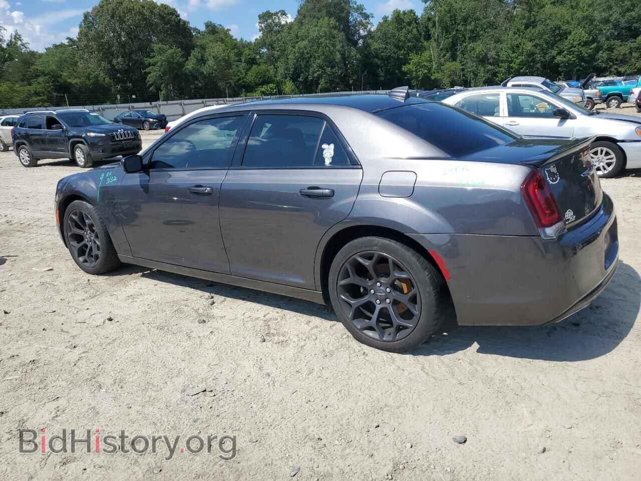 2019 CHRYSLER 300 - VIN: 2C3CCABG4KH562684 - Фото 2