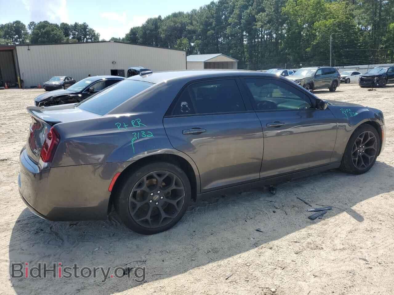 2019 CHRYSLER 300 - VIN: 2C3CCABG4KH562684 - Фото 3