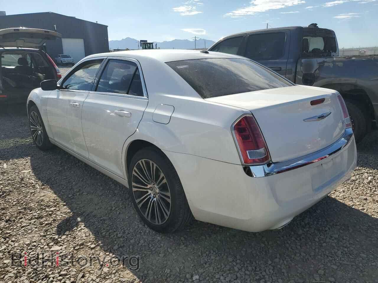 2011 CHRYSLER 300 - VIN: 2C3CA4CG5BH541185 - Photo 2
