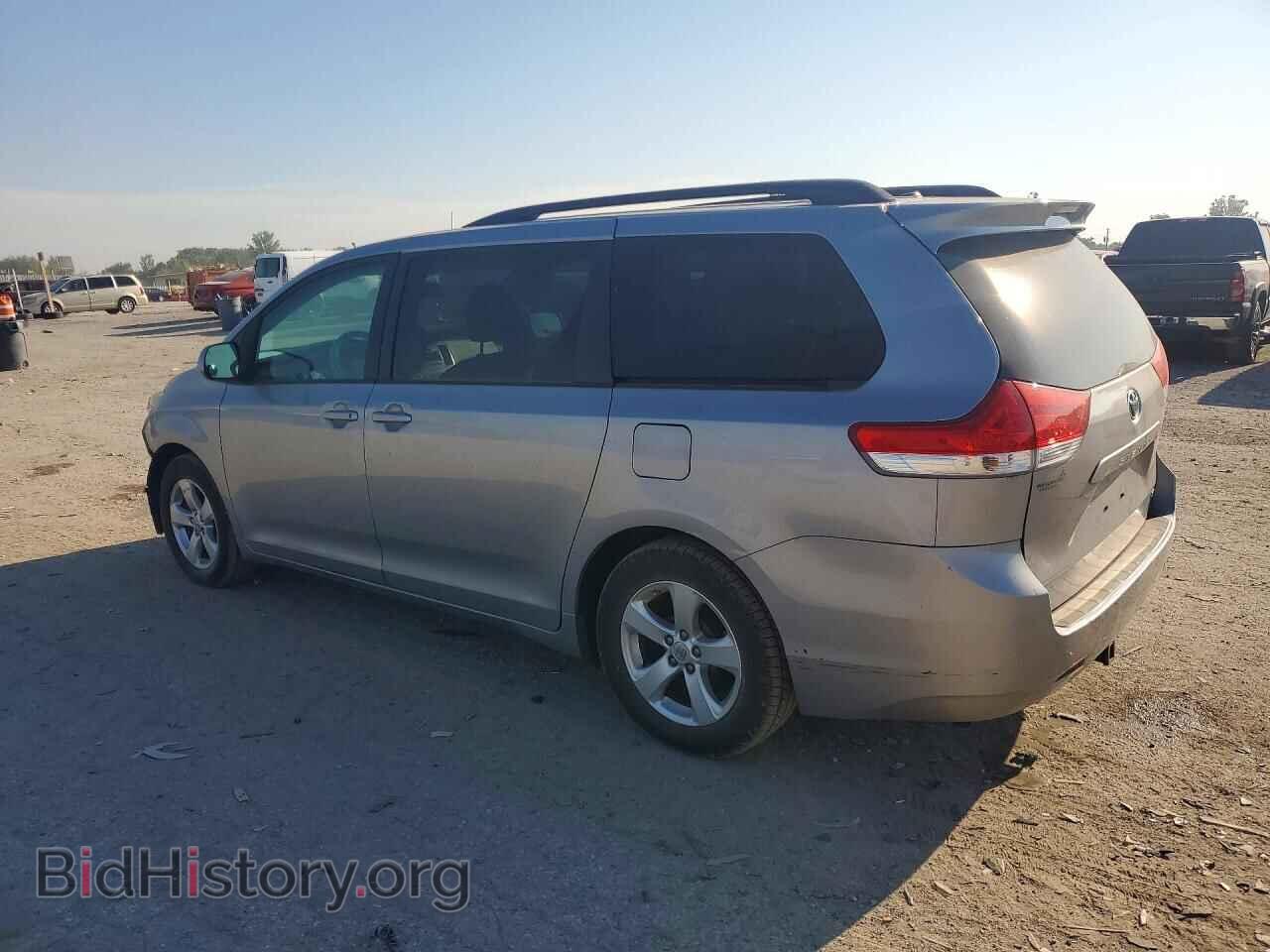 2013 TOYOTA SIENNA - VIN: 5TDKK3DC8DS384508 - Photo 2
