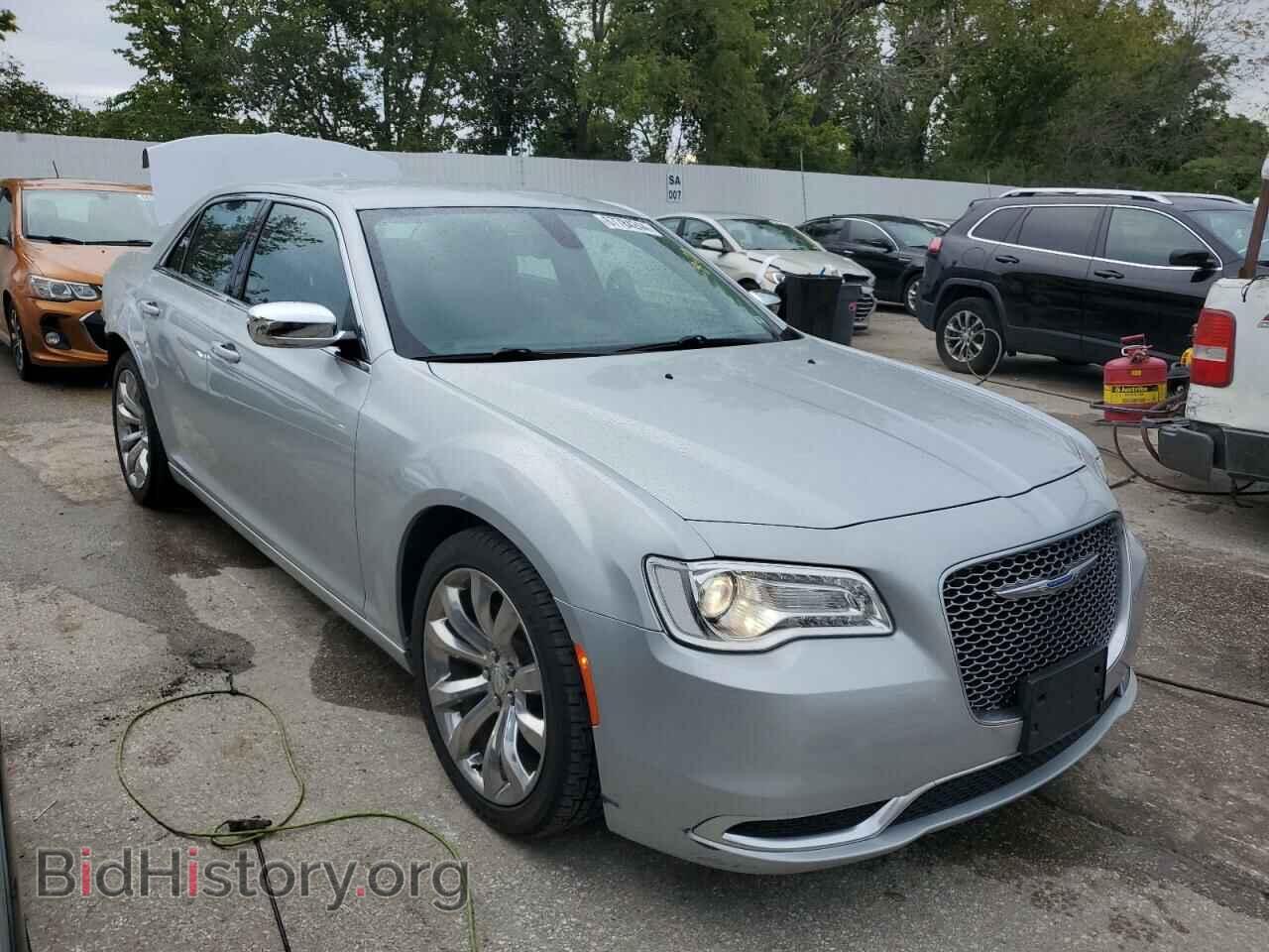 2019 CHRYSLER 300 - VIN: 2C3CCAAG2KH566251 - Фото 4