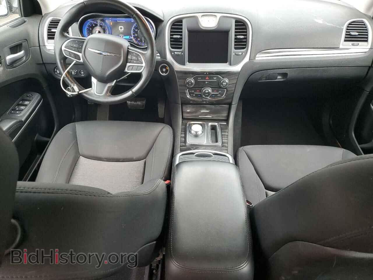 2019 CHRYSLER 300 - VIN: 2C3CCAAG2KH566251 - Фото 8