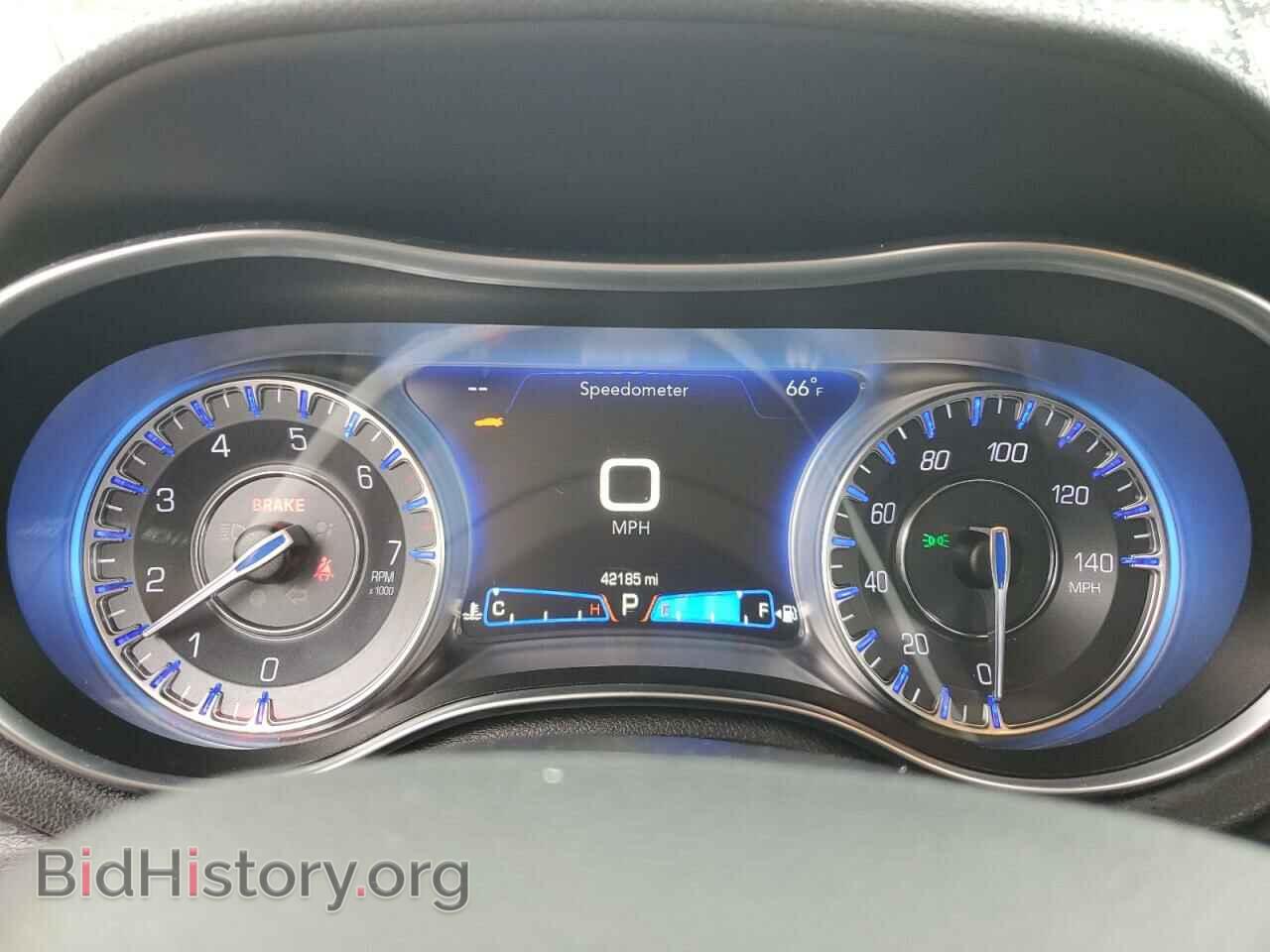 2019 CHRYSLER 300 - VIN: 2C3CCAAG2KH566251 - Фото 9
