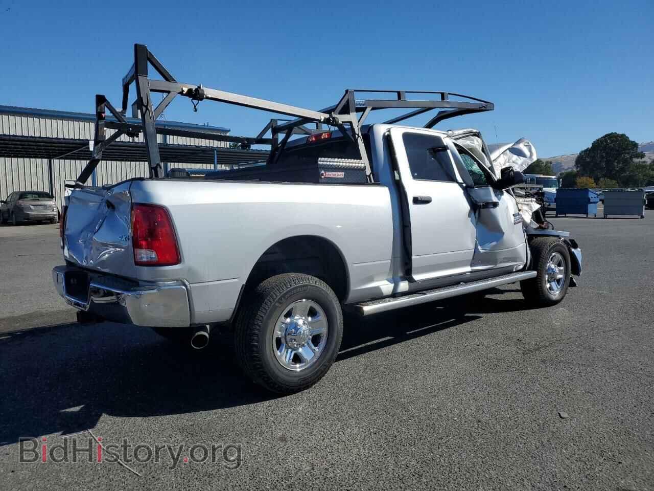 2018 RAM All Models - VIN: 3C6UR5CLXJG403434 - Photo 3