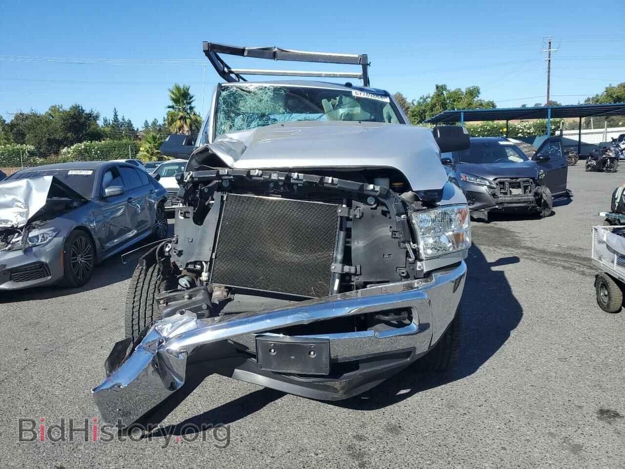 2018 RAM All Models - VIN: 3C6UR5CLXJG403434 - Photo 5