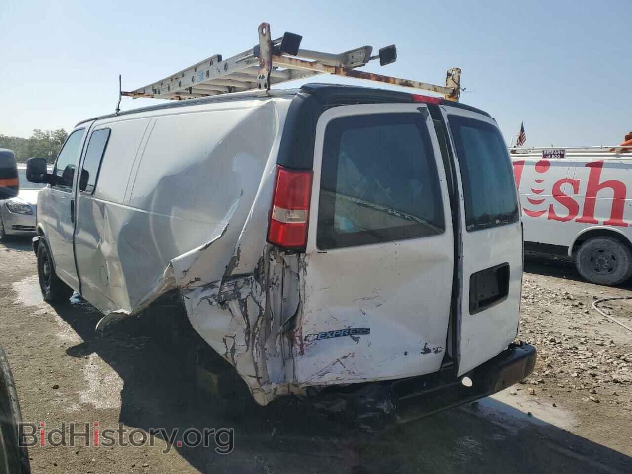2010 CHEVROLET EXPRESS - VIN: 1GCUGADX4A1173901 - Фото 2