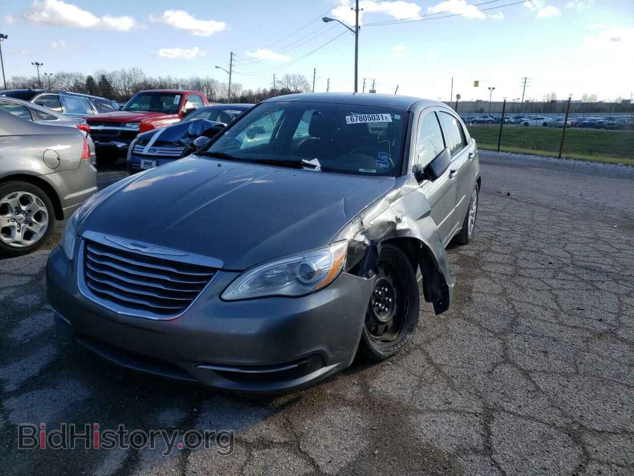 2013 CHRYSLER 200 - VIN: 1C3CCBAB2DN636061 - Фото 2