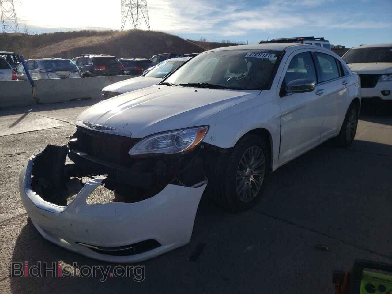 2011 CHRYSLER 200 - VIN: 1C3BC2FB3BN579872 - Фото 2