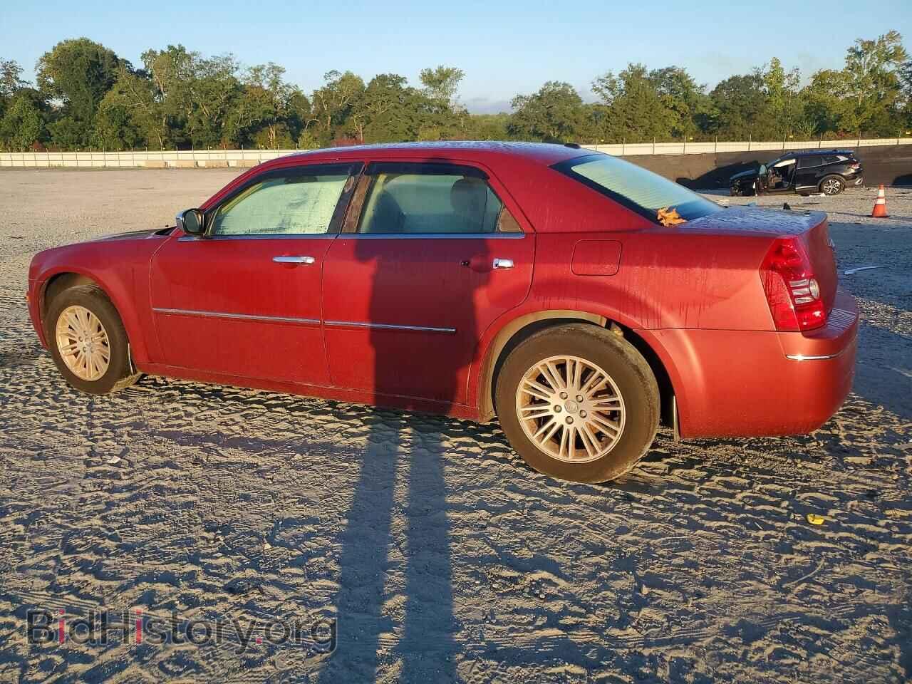 2010 CHRYSLER 300 - VIN: 2C3CA1CVXAH255778 - Фото 2