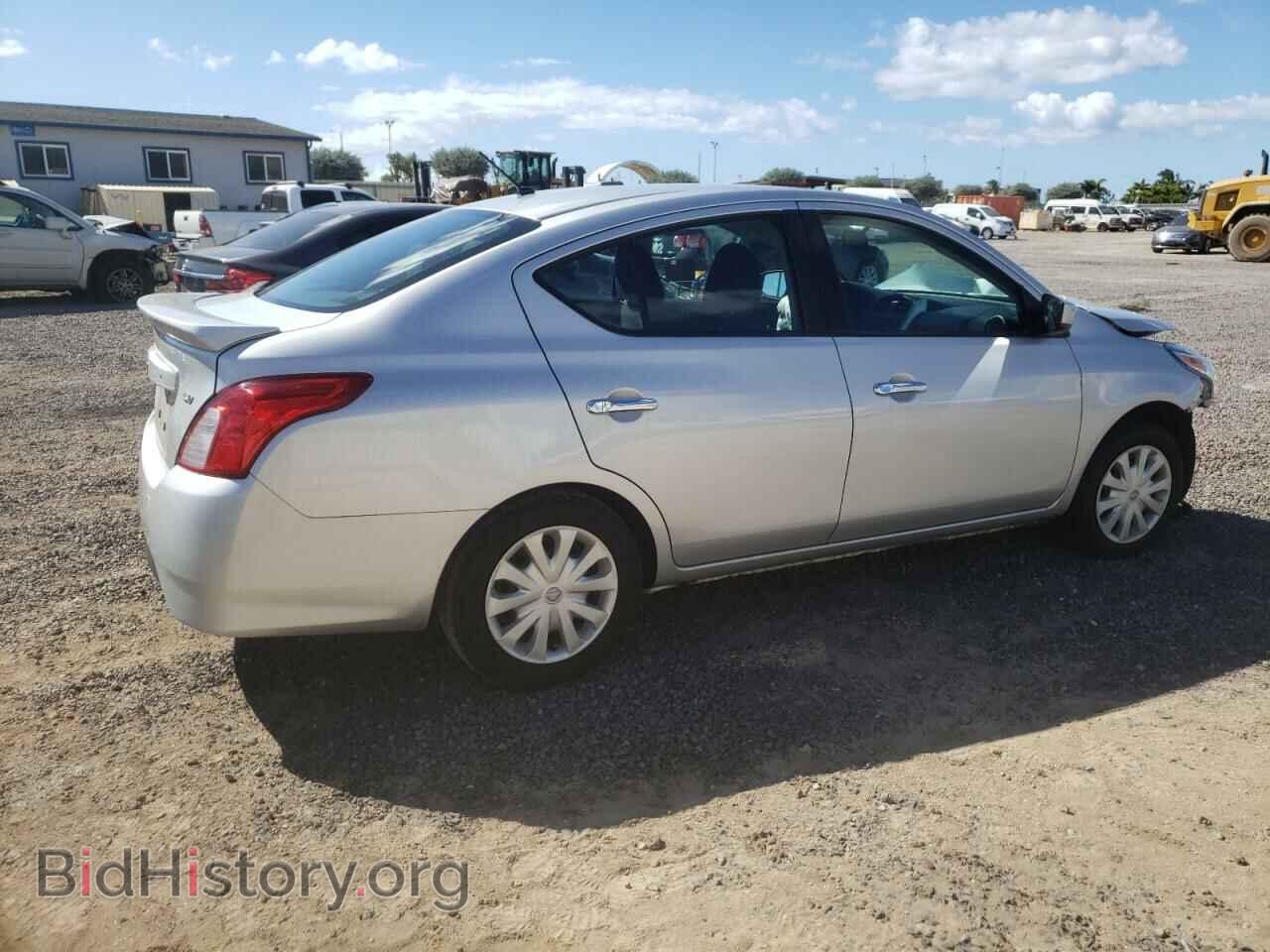 2017 NISSAN VERSA - VIN: 3N1CN7AP1HK413734 - Фото 3