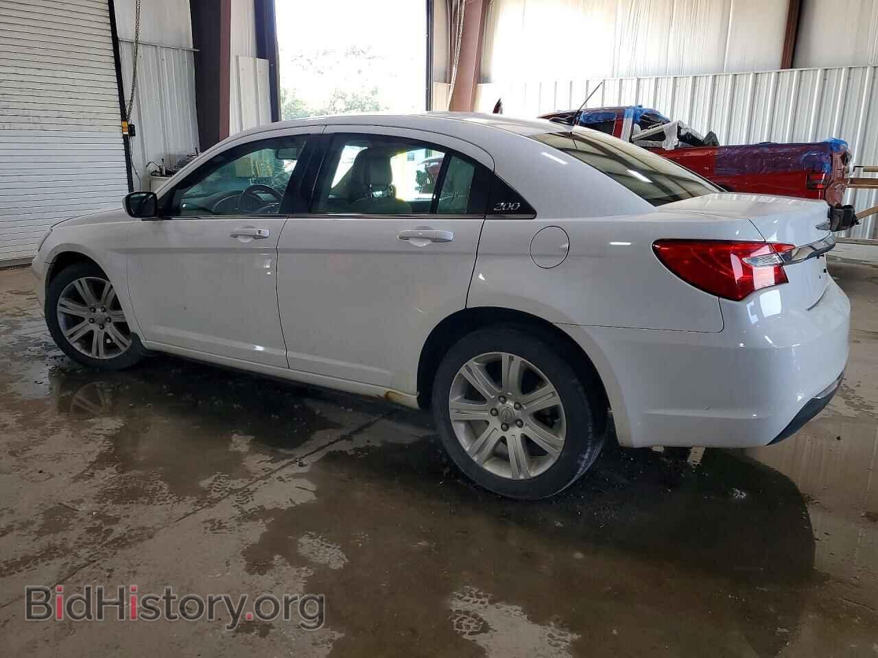 2011 CHRYSLER 200 - VIN: 1C3BC1FB1BN562305 - Photo 2