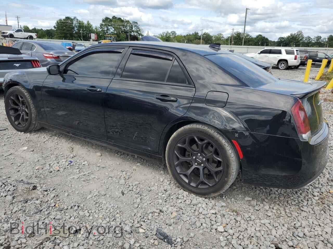2019 CHRYSLER 300 - VIN: 2C3CCABT5KH704909 - Фото 2