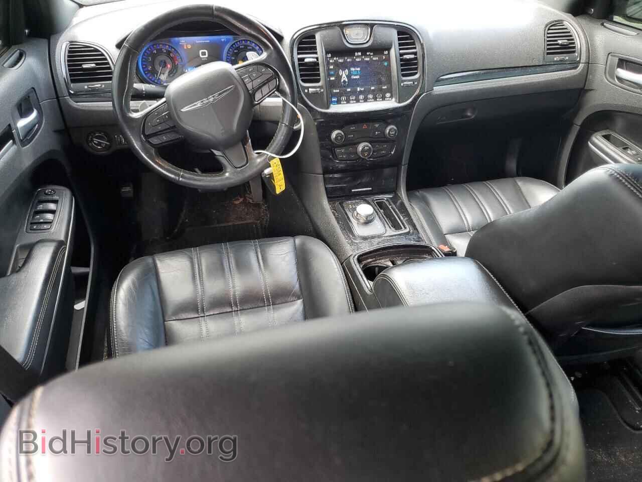 2019 CHRYSLER 300 - VIN: 2C3CCABT5KH704909 - Фото 8