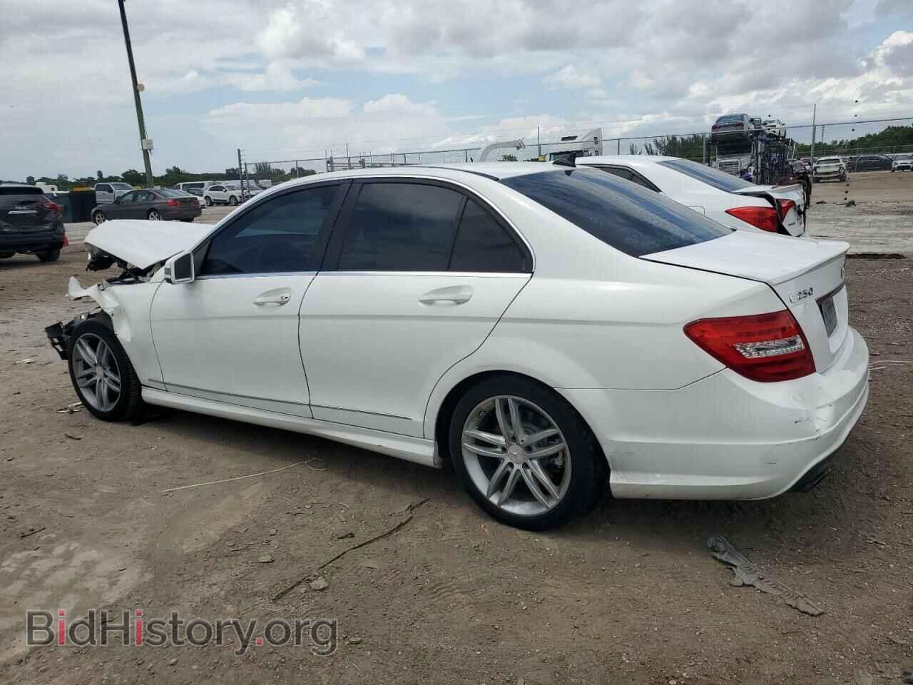 2013 MERCEDES-BENZ C-CLASS - VIN: WDDGF4HB7DA854385 - Фото 2