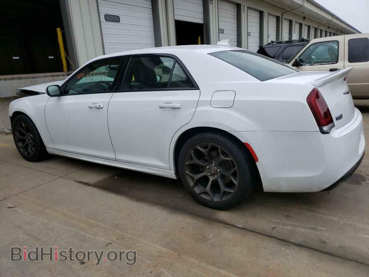 2017 CHRYSLER 300 - VIN: 2C3CCABG1HH668437 - Фото 2