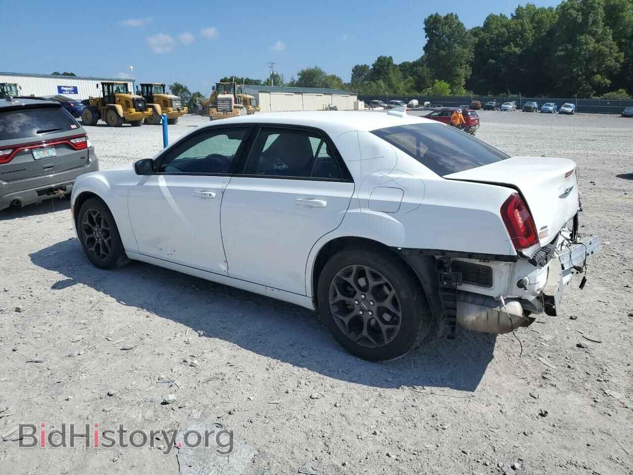 2019 CHRYSLER 300 - VIN: 2C3CCAGG2KH689927 - Фото 2