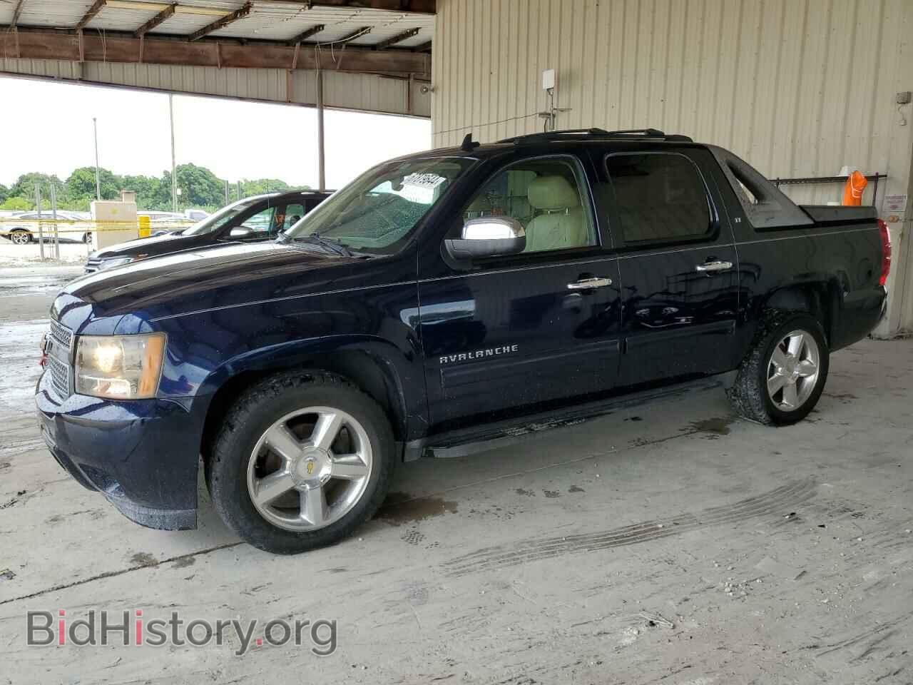 Photo 3GNMCFE03BG217178 - CHEVROLET AVALANCHE 2011