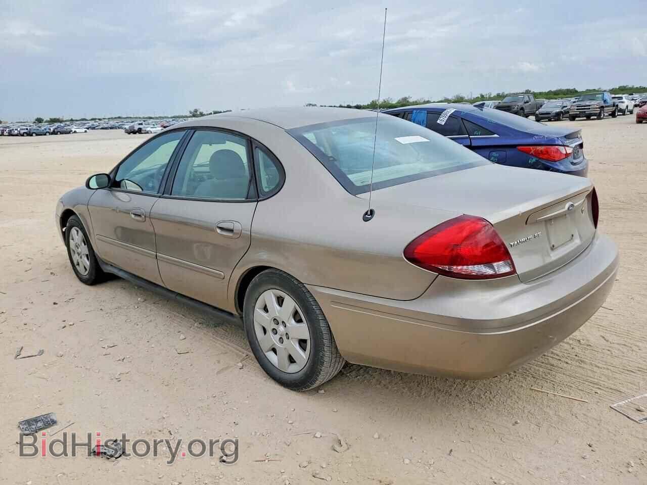 2005 FORD TAURUS - VIN: 1FAFP53U75A102923 - Photo 2