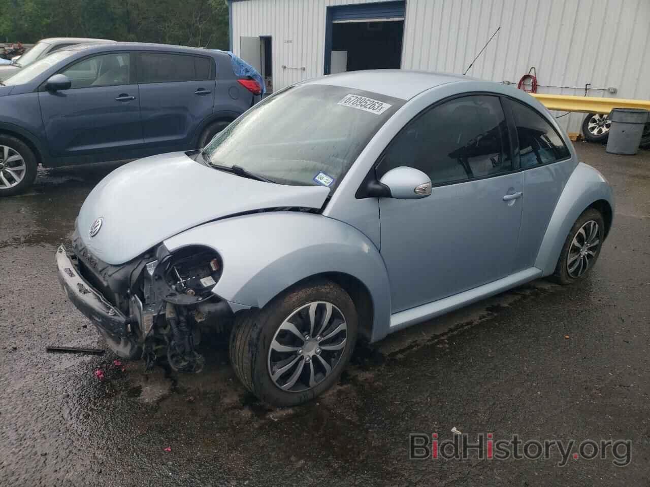 Photo 3VWPW3AG6AM006732 - VOLKSWAGEN BEETLE 2010