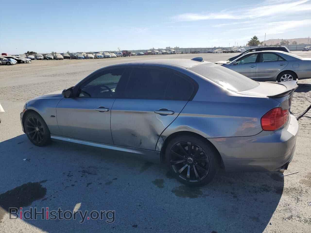 2011 BMW 3 SERIES - VIN: WBAPH5C51BA448043 - Фото 2