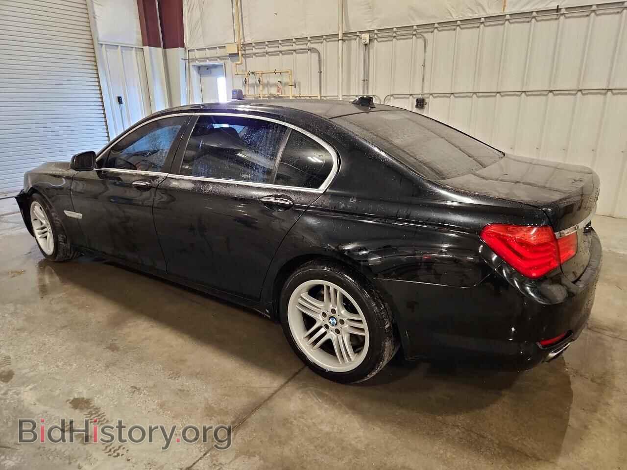 2011 BMW 7 SERIES - VIN: WBAKC8C55BC433883 - Photo 2