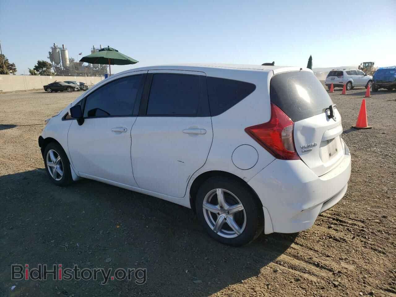 2018 NISSAN VERSA - VIN: 3N1CE2CP8JL355279 - Фото 2