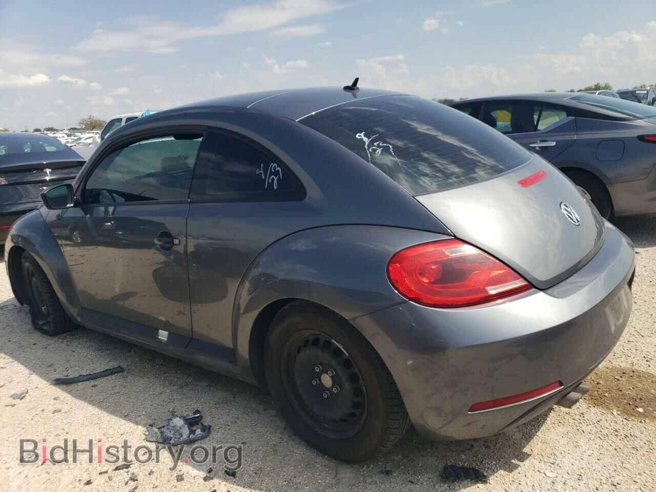 2013 VOLKSWAGEN BEETLE - VIN: 3VWFP7AT6DM645193 - Фото 2