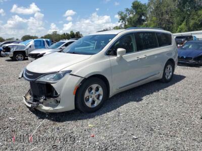 2017 Chrysler PACIFICA Touring L Plus, кремовый — VIN 2C4RC1EG3HR560560, Copart
