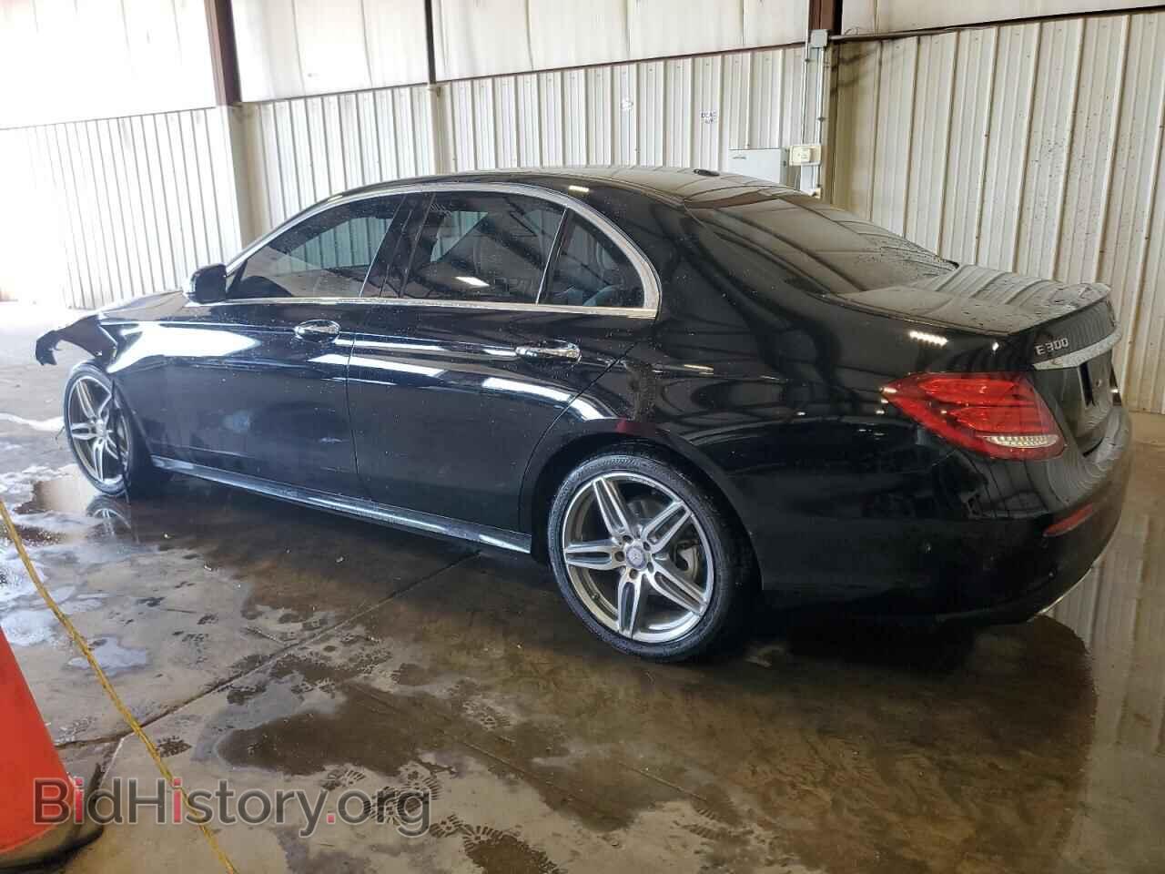 2017 MERCEDES-BENZ E-CLASS - VIN: WDDZF4KB5HA190272 - Фото 2