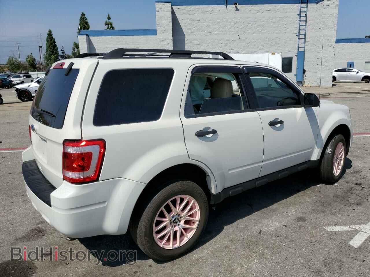 2011 FORD ESCAPE - VIN: 1FMCU0D76BKC41668 - Фото 3