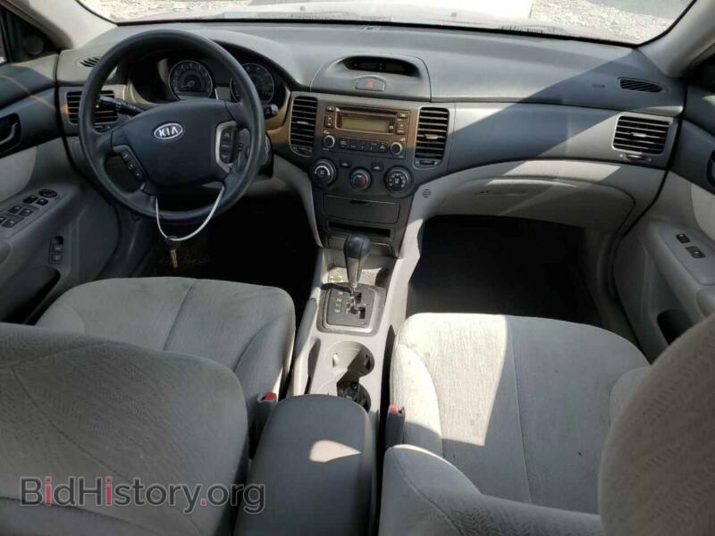 2007 Kia OPTIMA (VIN KNAGE124975104003) — фото 8 из 12