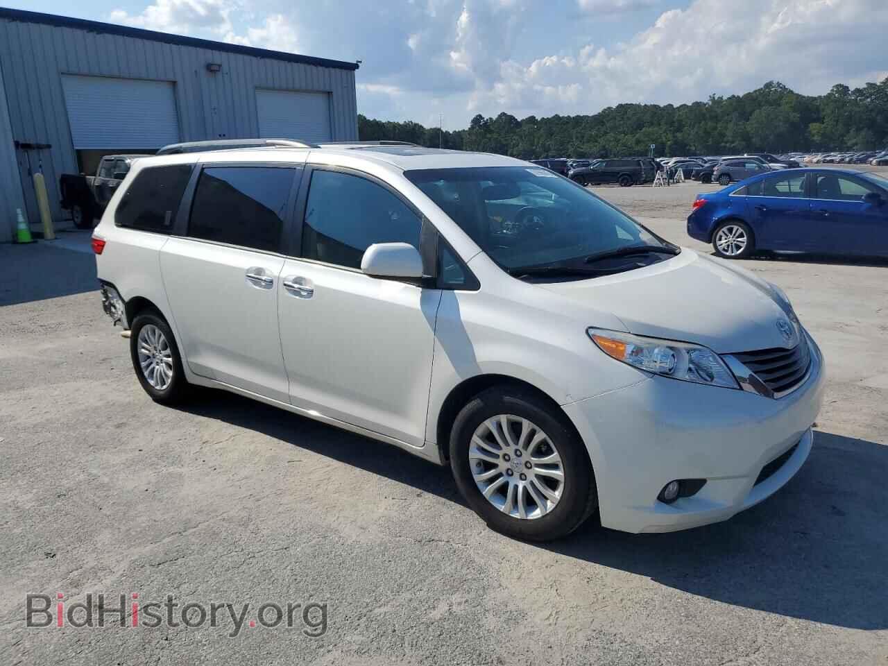 2017 TOYOTA All Models - VIN: 5TDYZ3DC8HS772463 - Фото 4