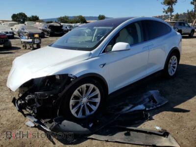2018 Tesla MODEL X, белый — VIN 5YJXCAE27JF141043, Copart